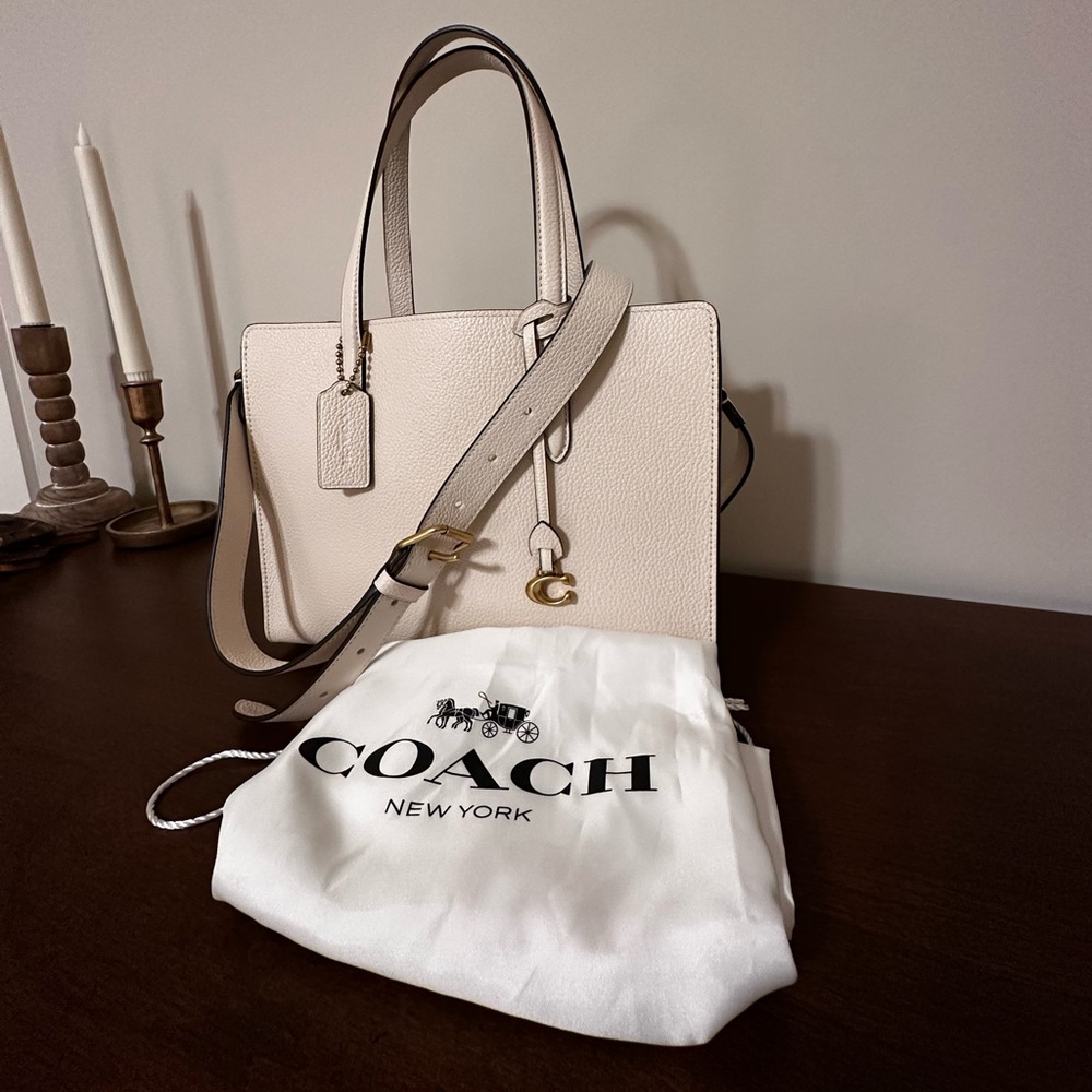 Coach Carter Carryall 28 White/Chalk/B4 Like New